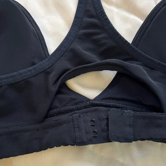 lululemon athletica Classic Navy Sports Bra - Picture 3 of 4